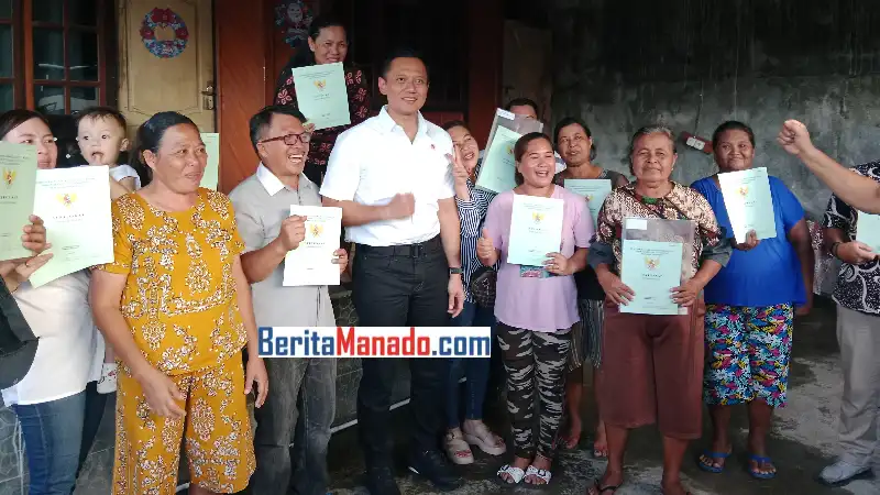 Agus Harimurti Yudhoyono Ketemu Warga Malalayang, Bagikan Sertipikat Gratis