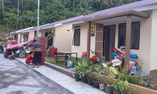 Warga Korban Abrasi Pantai Amurang Senang Dapat Bantuan Rumah dari Franky Wongkar