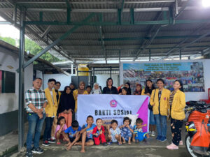 Baksos Mahasiswa Universitas Trinita Manado Sasar Anak Yatim dan Panti Jompo