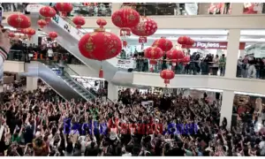 Joko Widodo Disambut Meriah, Megamall Manado Diserbu Warga