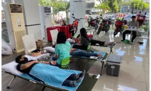 Rutin Tiap 3 Bulan Sekali, Karyawan DAW Donorkan Darah Dibantu RSUP Prof Kandou