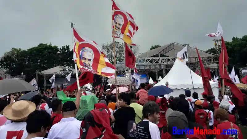 Kampanye Akbar Ganjar-Mahfud, Pendukung Hujan-hujanan Sambil Berjoget 
