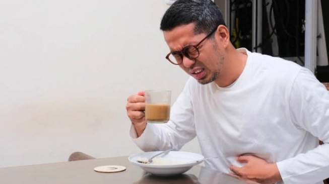 Kamu Sering Mengeluh Sakit Maag? Hindari Jenis Makanan Ini Saat Berpuasa
