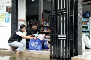 Tanggap Bencana Banjir, BRI Peduli Salurkan Bantuan Bagi Warga Terdampak di Demak
