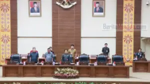 Kehadiran Pimpinan DPRD Sulut Pada Rapat Paripurna Disorot Dua Kader Banteng