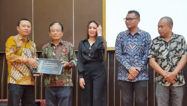 Jadi Mitra Pajak yang Konsisten, PT Jobubu Terima Penghargaan dari Kanwil DJP Suluttenggomalut