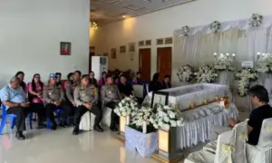 Kapolda Irjen Pol Yudhiawan Melayat di Rumah Duka Ayah Mertua Kakorbinmas Baharkam Polri
