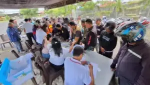 Wenny Lumentut-Michael Mait Bagikan Bantuan untuk Warga Tomohon