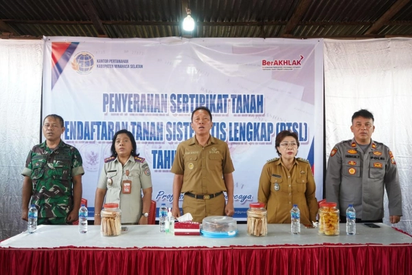 Bupati Franky Wongkar Serahkan 147 Sertifikat untuk Masyarakat di Tokin Raya
