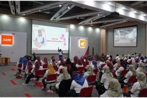 Intip Cara Kartini Zaman Now Belajar Naik Motor yang Aman tapi Tetap Stylish