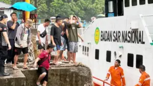 Tim SAR Evakuasi Warga Binaan ke Pelabuhan Bitung 