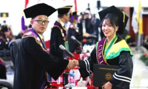 Wisuda Unsrat Periode V 2024, Rektor Berty Sompie Sampaikan Pesan Inspiratif
