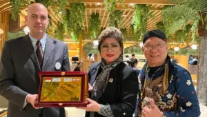 Dinilai Berkarakter Kuat, Maya Rumantir Dianugerahi Penghargaan SHIELD of First Excellence