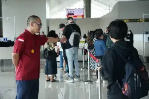 Ronald Lumbuun Pantau Langsung Penerbangan Internasional di Bandara Sam Ratulangi