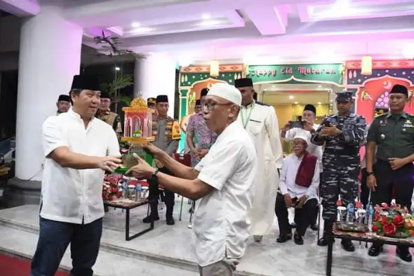 Meriah, Steven Kandouw Lepas Pawai Takbir