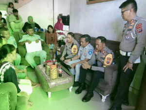 Diserahkan Jasa Raharja dan Ditlantas Polda Sulut, Ahli Waris Mahasiswa Korban Lakalantas Maut di Tomohon Terima Santunan Rp50 Juta