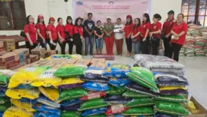 Dharma Wanita Pemprov Sulut Distribusikan Bantuan Gubernur, Warga Pintukota Merasa Sangat Terbantu