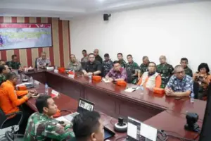 Rakor dengan Pemprov Sulut, Lantamal VIII Dukung Penanggulangan Bencana Erupsi Gunung Ruang
