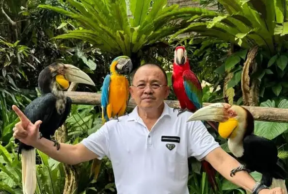 Burung Saja Senang Berteman dengan Wenny Lumentut