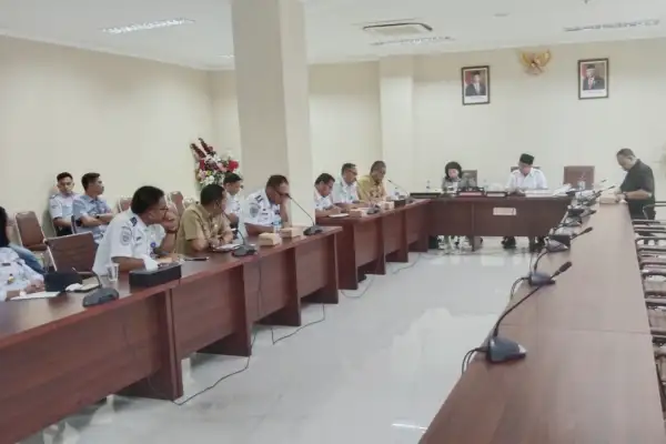 Pansus III Bahas LKPJ Gubernur Secara Maraton Untuk Penyelenggaraan Pemerintahan yang Demokratis