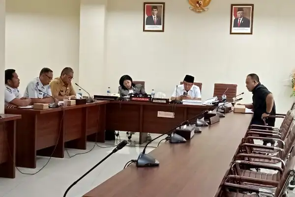 Pansus III Bahas LKPJ Gubernur Secara Maraton Untuk Penyelenggaraan Pemerintahan yang Demokratis