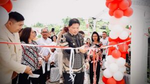 Jemmy Kumendong Resmikan Kantor Desa Sawangan, Pesankan Hal Ini