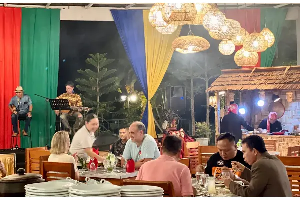Hadirkan Nuansa Nostalgia dengan Makan Sepuasnya di BBQ Minahasan Novotel Manado