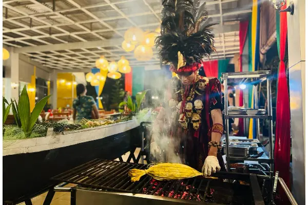 Hadirkan Nuansa Nostalgia dengan Makan Sepuasnya di BBQ Minahasan Novotel Manado