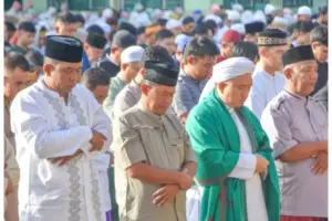 Urai Makna Fitrah, Danrem Santiago dan Masyarakat Sholat Idulfitri 1445 H Bersama