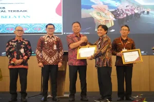 Hebat! Bupati Franky Wongkar Terima Dua Penghargaan dari BKKBN Provinsi Sulut
