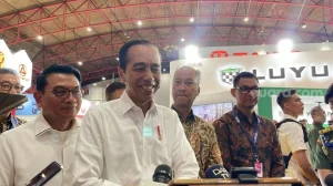 Sambil Tertawa, Begini Respons Jokowi soal Usulan Prabowo Bentuk Presidential Club