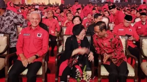 Rakernas PDIP Tanpa Jokowi, Ganjar dan Mahfud Duduk Dampingi Megawati dalam Pembukaan 
