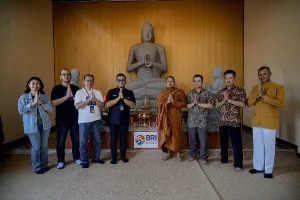 BRI Peduli Salurkan Bantuan Sarana Pra-sarana Vihara dan Bagikan Sembako untuk Umat Buddha