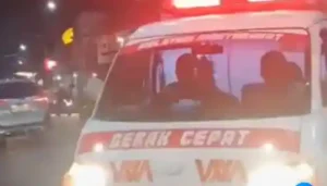 Wujud Cinta Kepada Ayah Mertua, Wenny Lumentut Kendarai Mobil Ambulance ke Rumah Duka