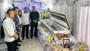 Steven Kandouw Melayat ke Rumah Duka Almarhum Petrus Jansen Sangi