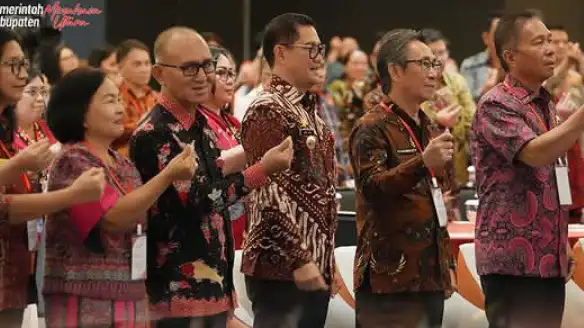 Joune Ganda Cetak Prestasi Lagi, Minut Kampung KB Berbasis Data Konvensional Terbaik 12 Joune Ganda Cetak Prestasi Lagi, Minut Kampung KB Berbasis Data Konvensional Terbaik