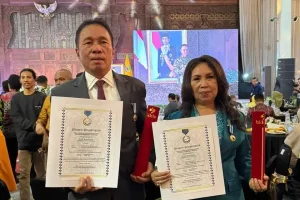 Franky Donny Wongkar dan Elsje Sumual Terima Penghargaan Manggala Karya Kencana dari BKKBN RI