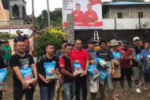 Berempati dengan Korban Banjir di Belang, Kandoli dan Tuda Ulurkan Tangan