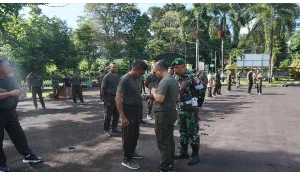 Pastikan Tak Main Judi Online, Dandim Manado Periksa Ponsel Prajurit dan PNS Kodim