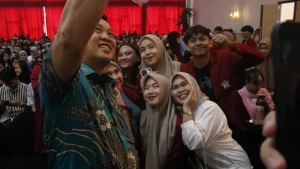 Kuliah Umum di Kotamobagu, Steven Kandouw Ungkap Kebanggaan Jika Jadi Sarjana