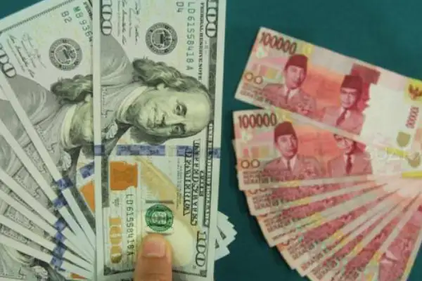 Rupiah Nyaris Tembus Rp16.300 per 1 US$, Jokowi: Mata Uang Semua Negara Sedang Tertekan