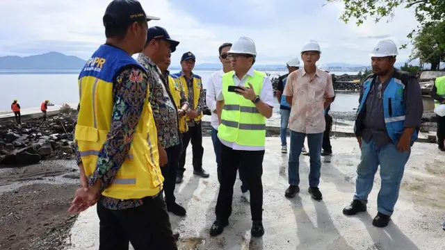 Andrei Angouw Cek Lokasi Pembangunan MBW II Pantai Malalayang