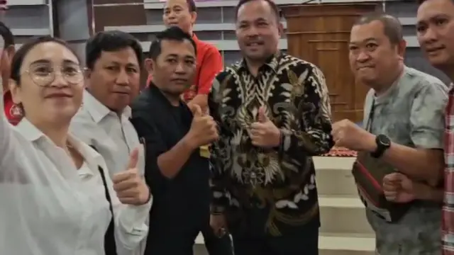 Andrei Angouw Ucapkan Selamat 'Lolita' kepada Richard Sualang