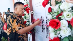 Olly Dondokambey Resmikan Gedung Serbaguna dan Letakkan Batu Pertama Pembangunan Pastori Dua KGPM Ampreng 