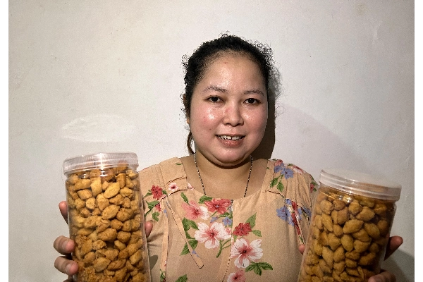 Cerita Neneng, Penjual Kue yang Bisa Topang Ekonomi Keluarga Berkat Holding UMi BRI