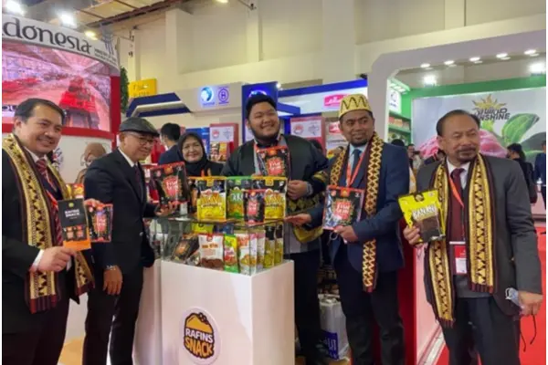 Produsen Keripik Kulit Ikan “Rafins Snack” Mendunia, Berkat KUR BRI dan Rajin Ikut Pameran