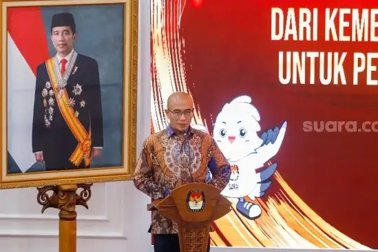 Ketua KPU Hasyim Asy'ari Diduga Kirim Pesan Genit, Ada Emoji Peluk
