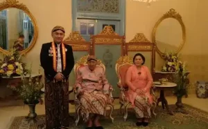 Victor Rarung Resmi Terima Gelar Bangsawan dari Raja Paku Buwono XIII Keraton Hadiningrat Solo