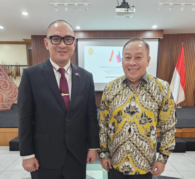 Ikuti SSLN PPRA LXVI Lemhannas RI, Ronald Lumbuun Kunjungi KBRI Manila