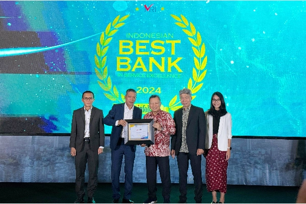 Bangga! BSG Raih Penghargaan The 1st Best SMS Banking di Kelas Regional Development Bank